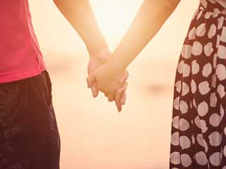 नया-नया है प्यार तो पार्टनर से बातचीत में रखें ये सावधानियां